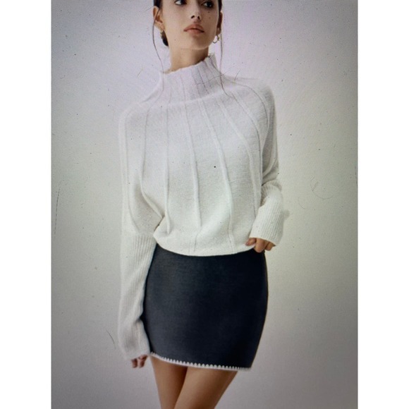 Sweater long sleeve Piping Detail Mock Neck Slouchy Oversized Size Large or 8/10 - Picture 7 of 7